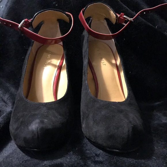 Nine West black velvet heels - Picture 3 of 3